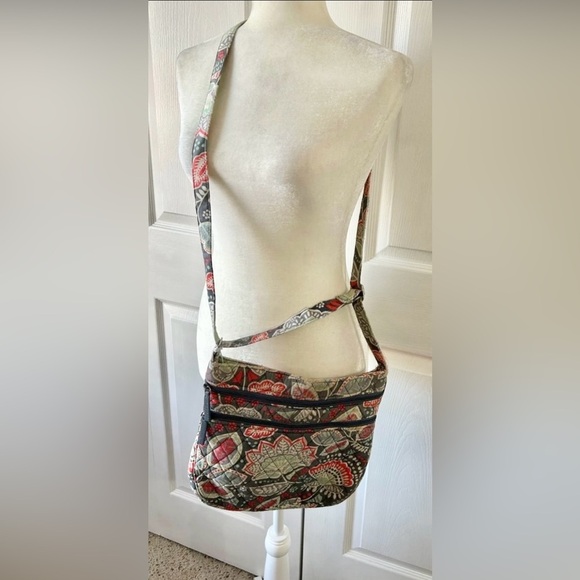 Vintage vera Bradley hipster crossbody purse retired Nomadic floral triple zips - Picture 1 of 6